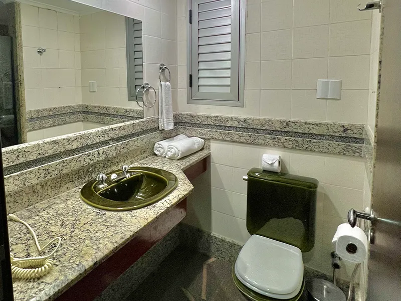 standard-banheiro-2camas